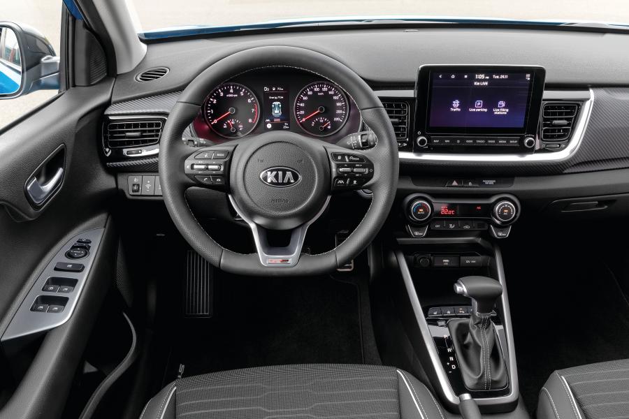 Торпедо Kia Stonic GT Line 2020 года  (фото 13 из 25)
